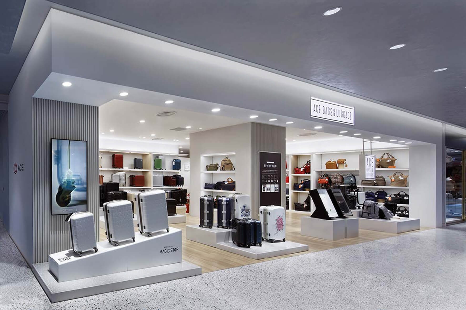 ACE BAGS & LUGGAGE 大丸心斎橋店