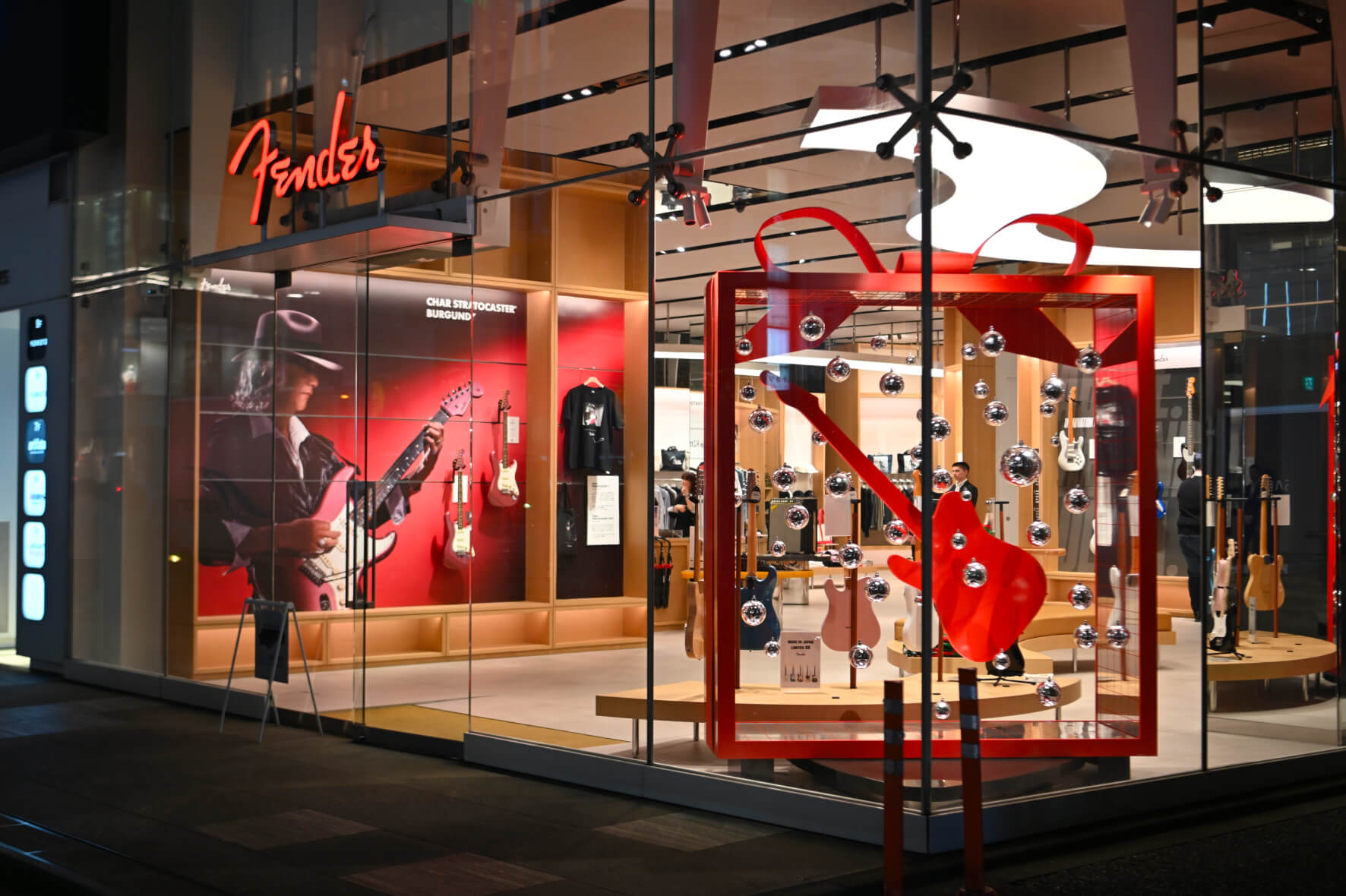 FENDER シーズナルディスプレイ（2024年）